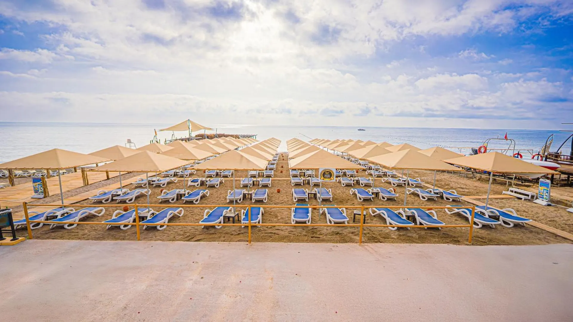 Rios Beach Hotel 贝尔迪比